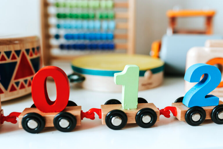 “Top 10 Educational Toys for Toddlers: Fun & Learning with Expert Reviews”