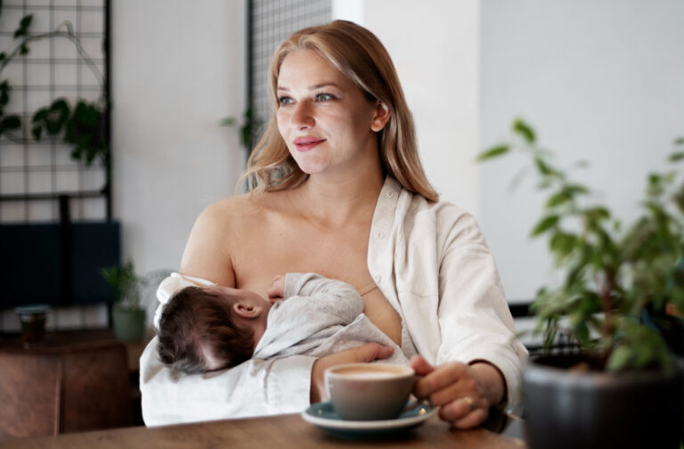 Breastfeeding vs. Formula Feeding: What’s Best for Your Baby? Find Out Here!