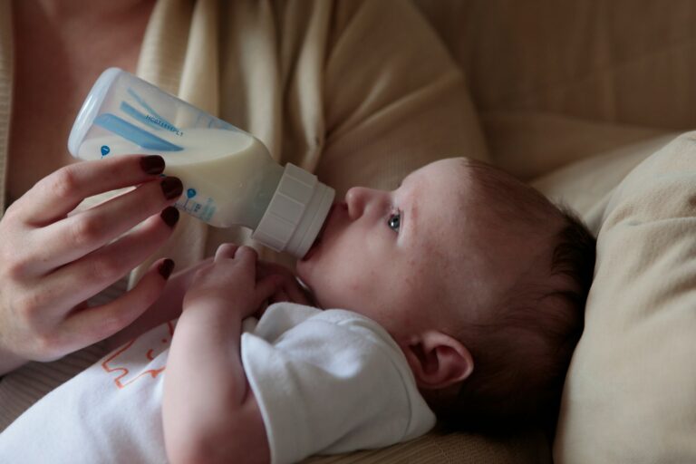 Formula Feeding Guide: Everything New Parents Need to Know